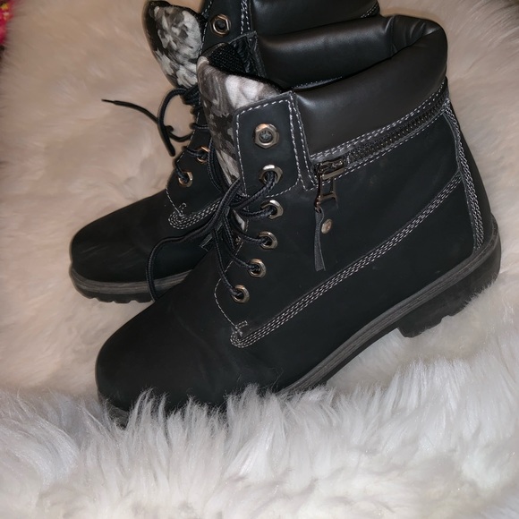 Boots 😍🖤 - Picture 3 of 6